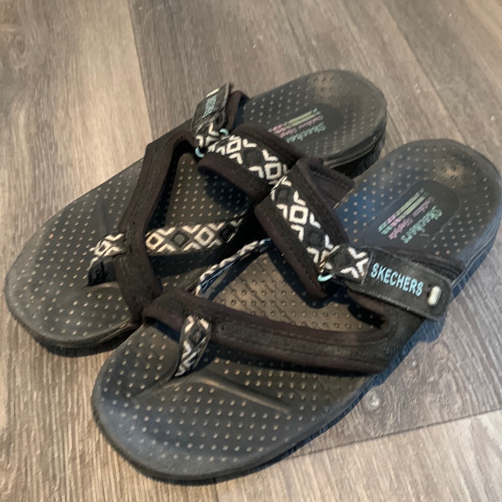 Sketchers sandals fit size 7.5/8